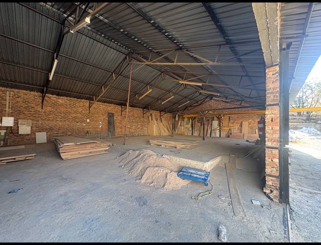 2,800M² WAREHOUSE TO LET IN KEW INDUSTRIAL